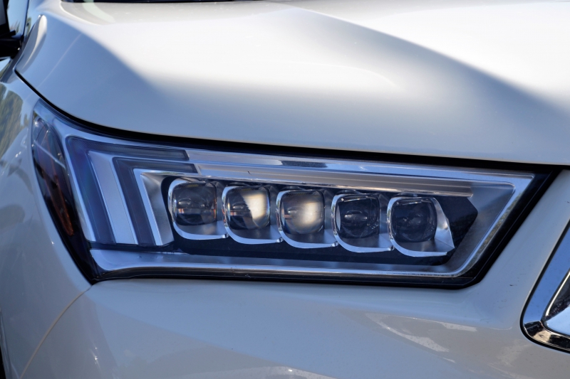 automobile-ST PAUL DE VENCE-min_acura-headlamp-2834131